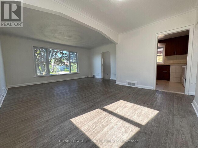 Photo - 130 Budea Crescent