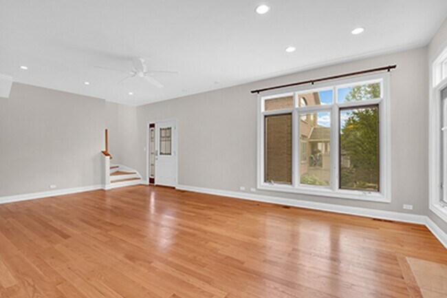 Photo - Spacious & Modern Townhouse in HIGHWOOD!