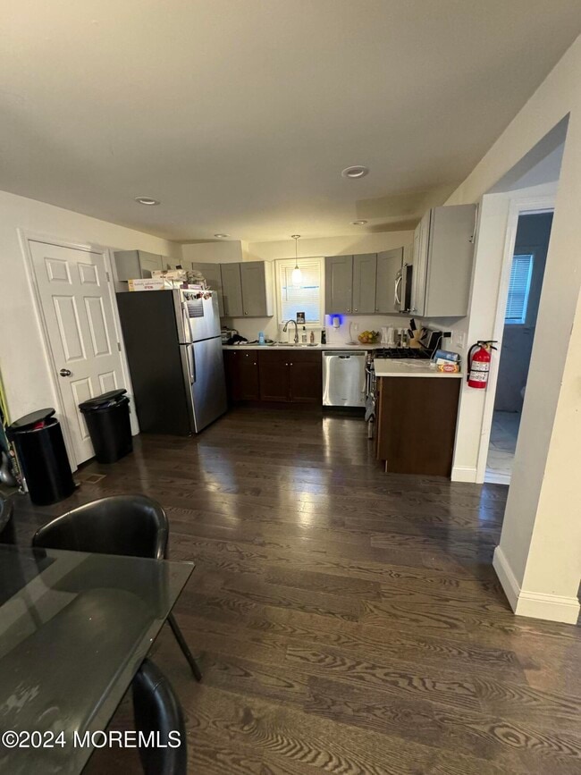 Photo - 215 Cedar St