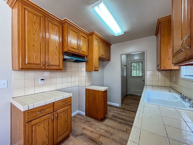 1135 W 90th St
