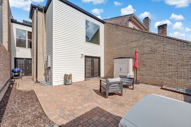 Photo - 516 S Post Oak Ln Unit 18