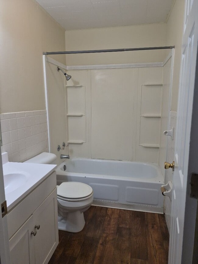 Photo - Bailey Apartments Unit 05
