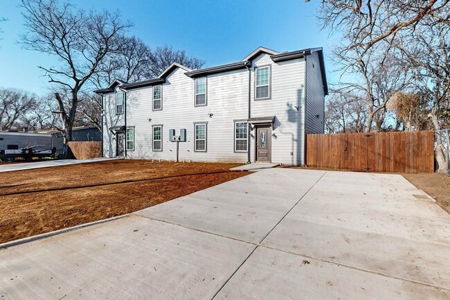 Photo - 805 Fletcher St