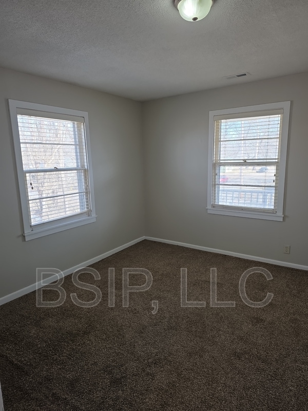 Photo - 1141 NE Chester Ave