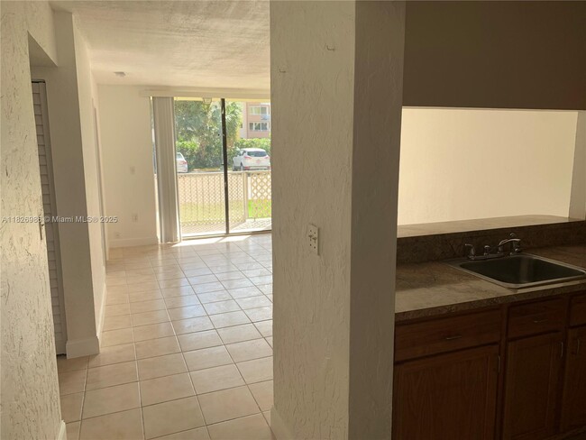 Photo - 8075 NW 7th St Unidad 110 Rental