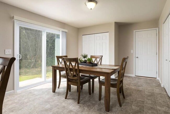 Photo - Large 4 Bedroom Newer Home for Lease