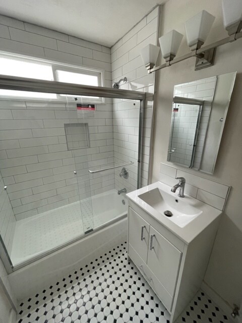 Photo - 5325 Whitsett Ave