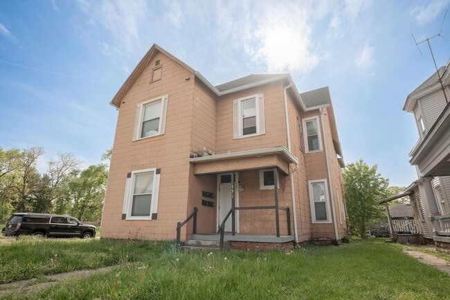 731 S 7th St