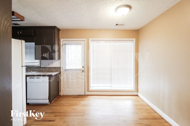 Photo - 5082 Memory Ln