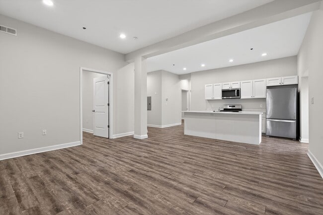 Building Photo - 980 N Marshall St Unit 1