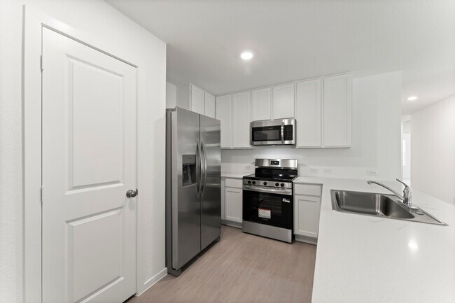Photo - 468 Shoreview Dr