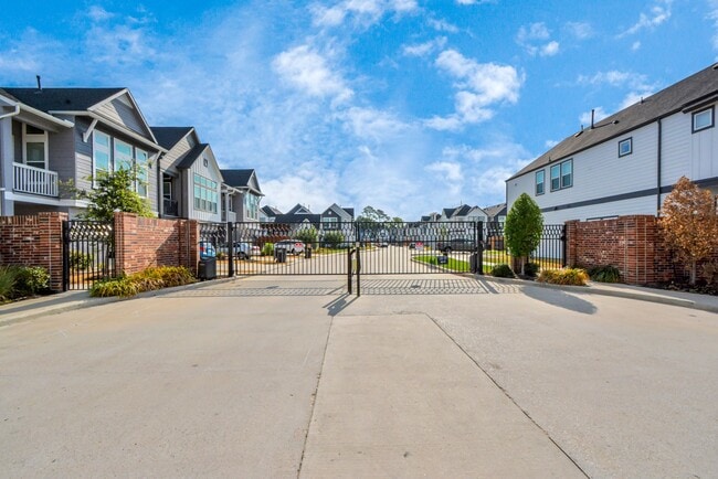 Photo - 703 Strawberry Pines Ct