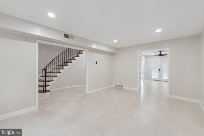 Photo - 6008 Waterbury Ct