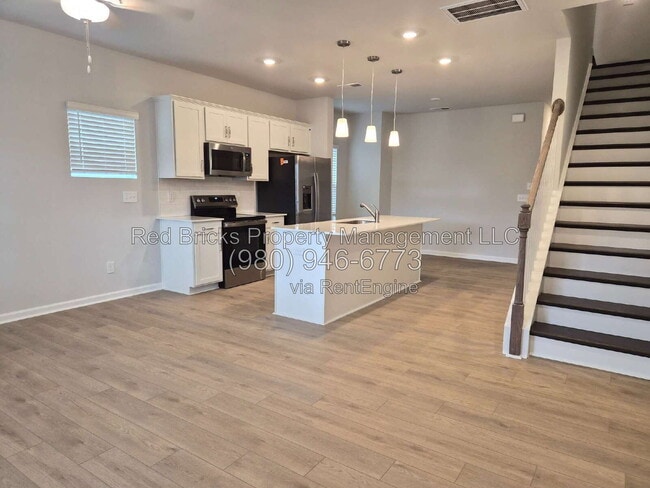Photo - 6510 Harlech St