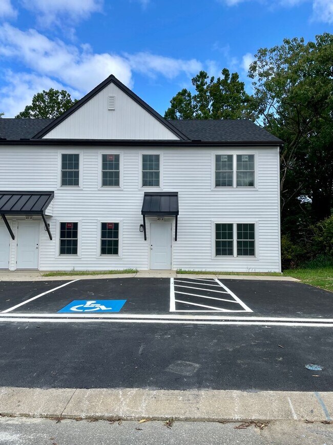 558 Longfellow Dr Unit 2