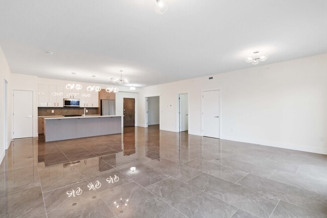 Building Photo - 1414 Main St Unit 405