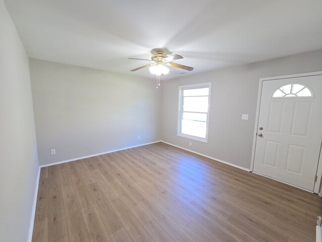 Photo - Newly Renovated 3 Bedroom Home – Modern Co...