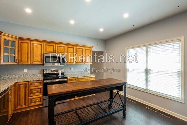 Photo - 829 Welch St SW