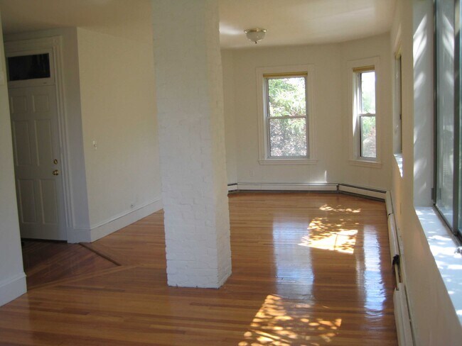 Sala / Comedor - 71 Putnam Ave Unidad #2