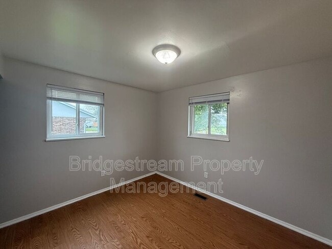 Photo - 4948 Leeper St