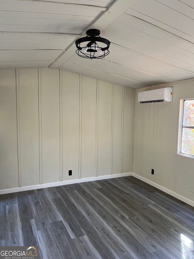 Photo - 833 Garrison Rd