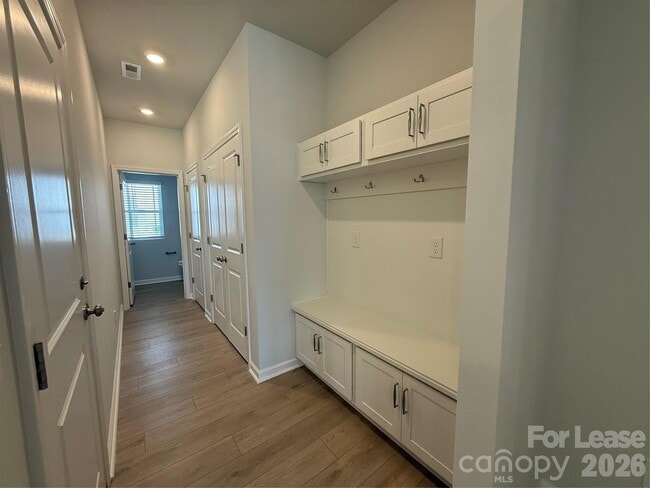 Photo - 6514 Harlech St