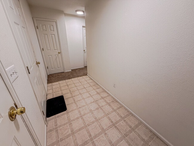 Photo - 313 Hunters Way