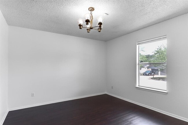 Photo - 656 Mairo St