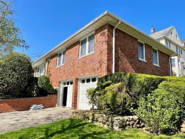 Photo - 39-05 Douglaston Pkwy