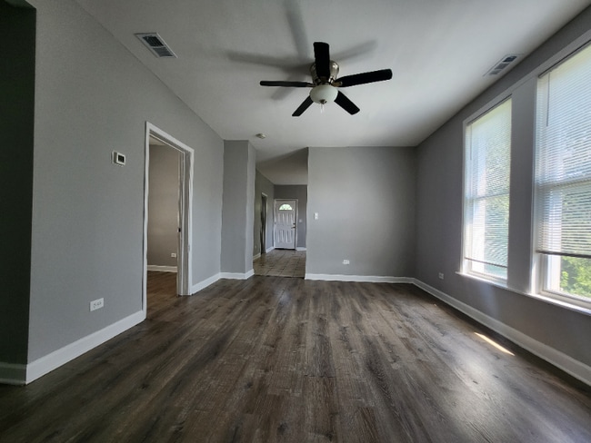 Building Photo - 7311 S Dorchester Ave Rental