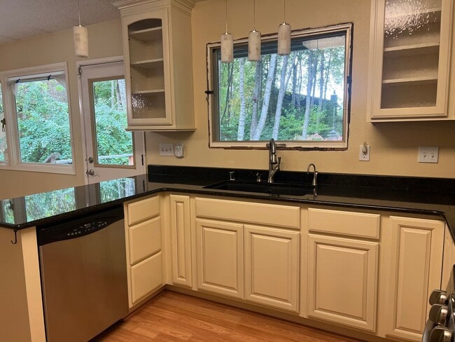 Photo - 4 Bedroom House in Prime Oceanview Location