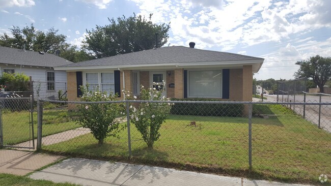 Building Photo - 300 S Alabama St Unit Front House Only