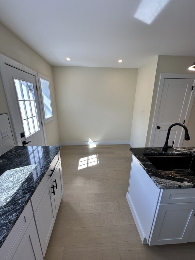 Photo - 714 Mollbore Terrace