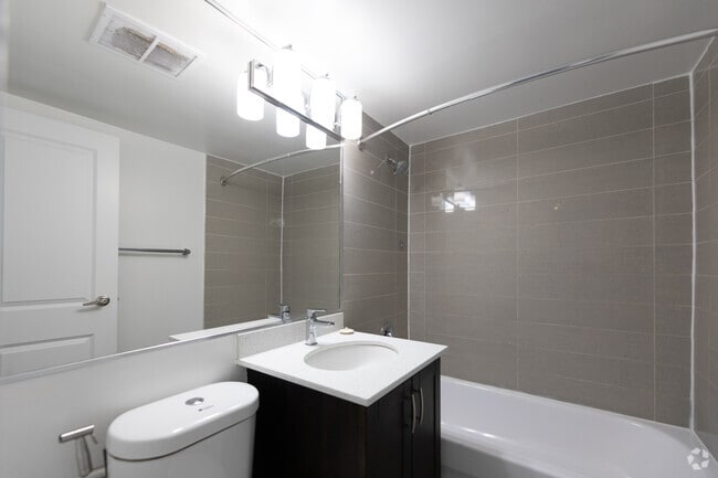 1BR, 1BA - 550SF - Bathroom - 1080 Kingston Road
