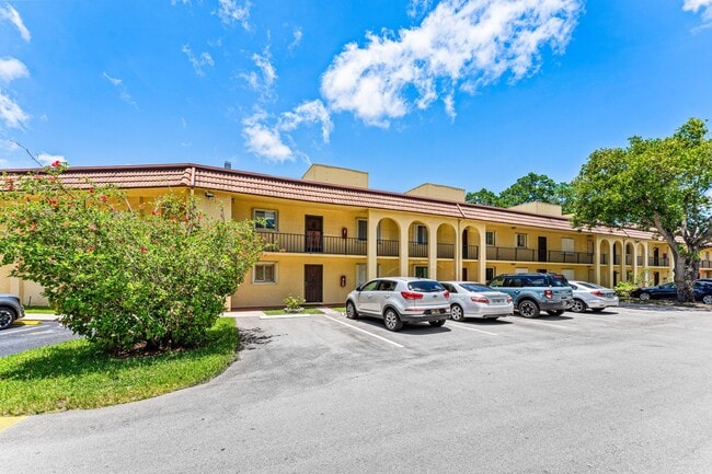 Building Photo - 866 SW 9th St Unit 201