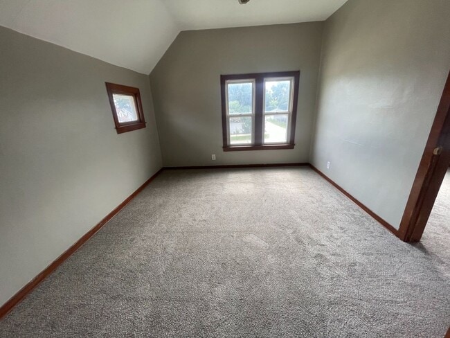 1216 Marquette Ave Unit Upper