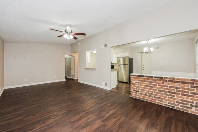 Photo - 629 Dawn Dr