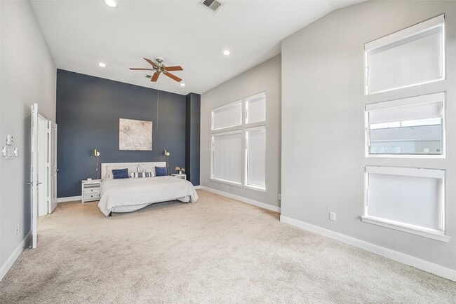 Photo - 904 Roy St
