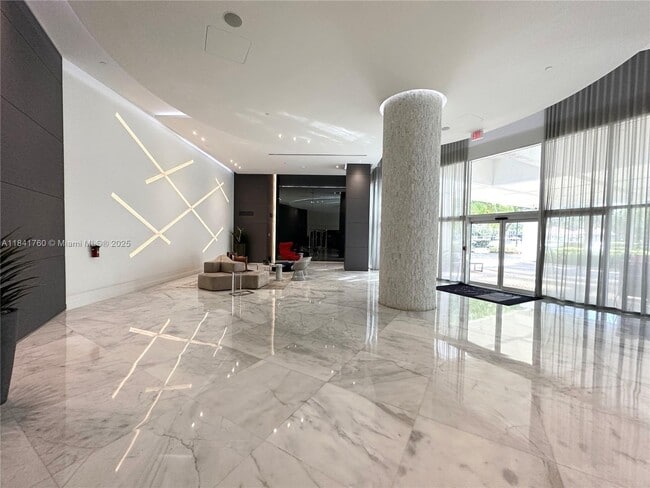 Photo - 3300 NE 192 St Unidad 807