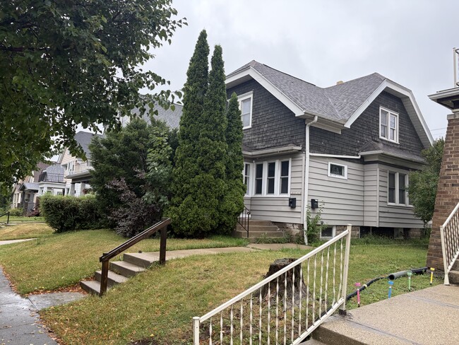 Building Photo - 1434 S 56th St Unit 1434 Upper