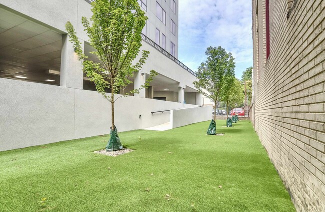 Building Photo - 303 Madison St Unit 306