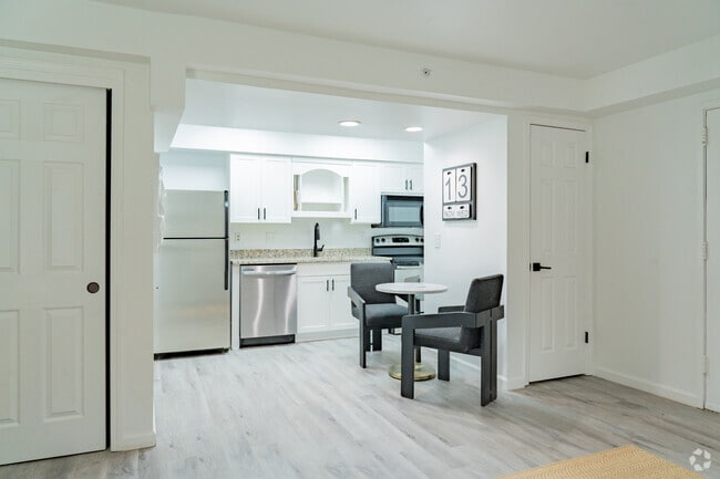 1BR, 1BA - 500SF - Kitchen