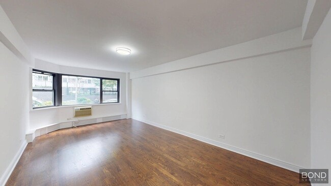 Building Photo - 219 E 69th St Unit 1E