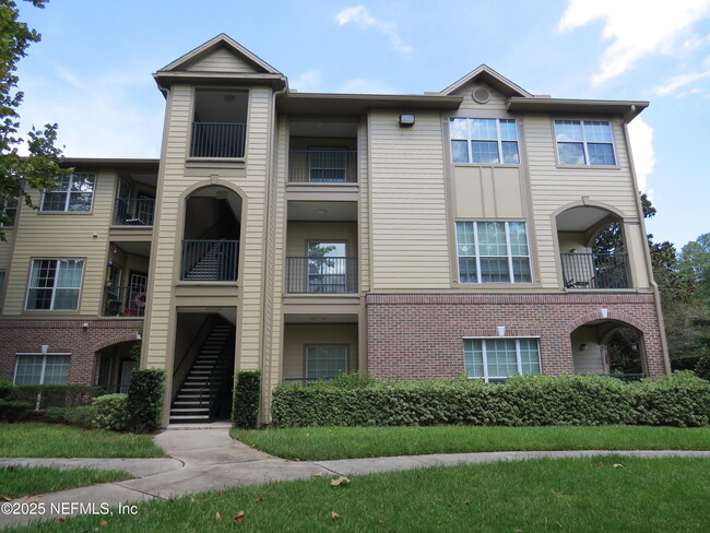 Building Photo - 7800 Point Meadows Dr Unit 631
