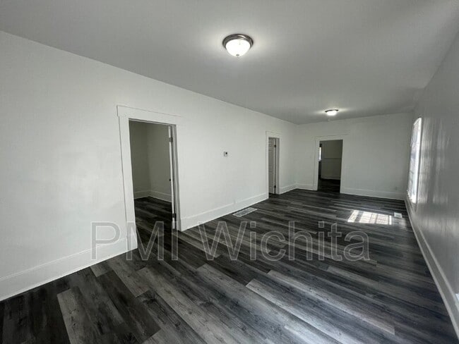 Photo - 210 N Ash St