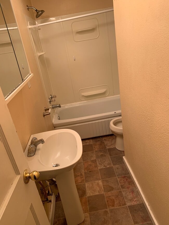 Photo - 307 9th Ave NE Unit Lower Level