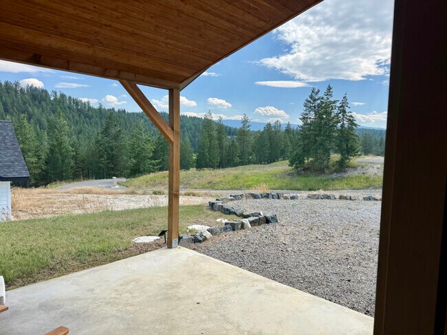 245 Kokanee Dr E