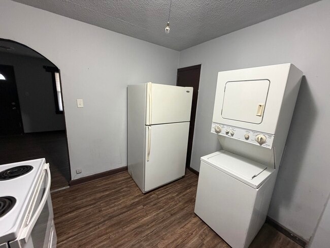 Photo - 602 English-W