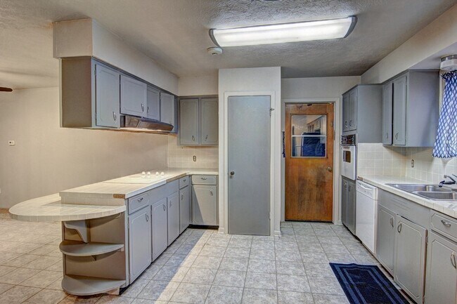 Photo - 1030 Monette Dr
