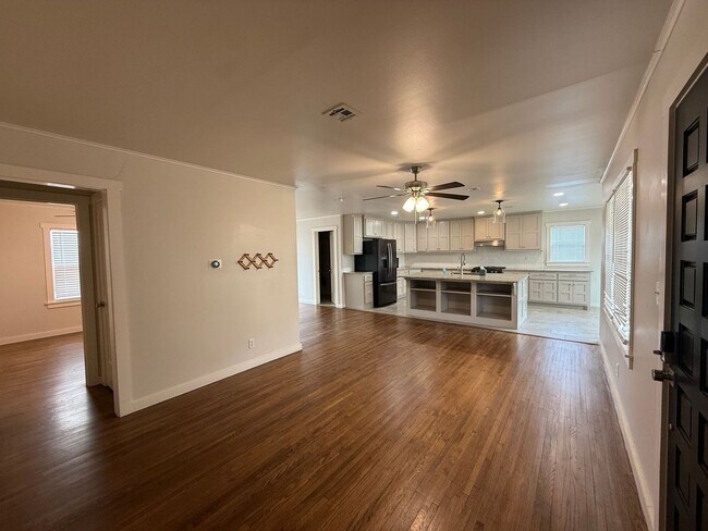 Photo - Welcome to your new charming 3-bedroom, 1.5-bath home in Broken Arrow close to Main Street!